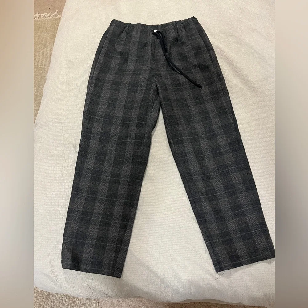 Aritzia Dress Pants - Picture 1 of 3